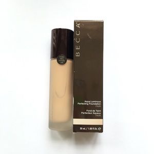 NEW BECCA AQUA LUMINOUS PERFECTING FOUNDATION
